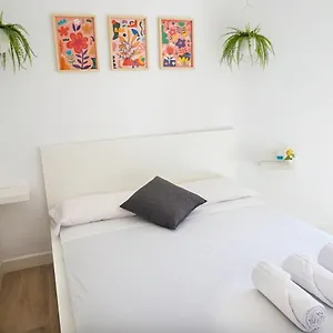 https://playa-piscina-y-relax-en-este-coqueto-apartamento-en-nerja.1costadelsol.com